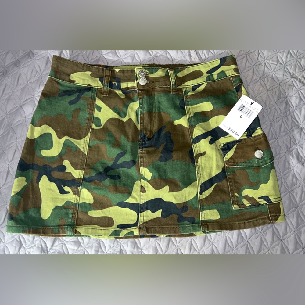Hot Kiss camo size 9 mini skirt
